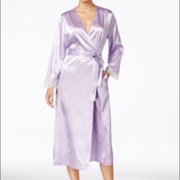 🛍️CLOSET CLEAR OUT🛍️ NWT Lilac Robes - Picture 1 of 1